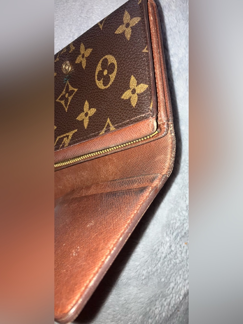 LV Wallet - Picture 4 of 8